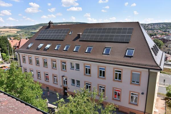 Photovoltaik-Anlage auf dem Gebude Wellenberg 3