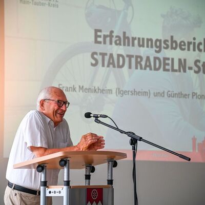 Das Bild zeigt Stadtradel-Star Gnther Plonka aus Weikersheim. Gemeinsam mit Igersheims Brgermeister Frank Menikheim verzichtete er in den 21 Tagen gnzlich auf das jeweilige Auto. Gnter Plonka legte 6003 Kilometer zurck, Frank Menikheim absolvierte 1306 Kilometer auf dem Rad.